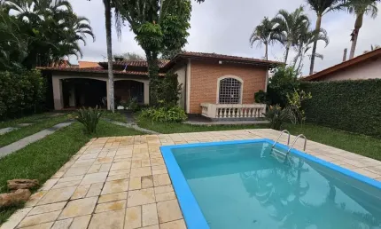 Casa à venda, Jardim Santos Reis, Piracaia, SP | Casa Plana | Área Gourmet | Com Piscina