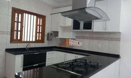 Sobrado com 3 Dormitórios, Sendo 1 suite, Jd. Lisboa, R$750.000,00