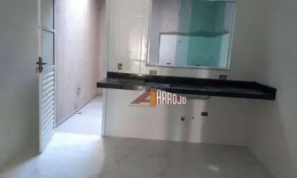 Sobrado com 3 suítes e 2 vagas, Vila Frugoli - R$620 mil.