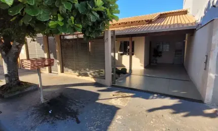CASA PROXIMO Á AV. SAUL ELKIND - JD. SEBASTIÃO DE MELO