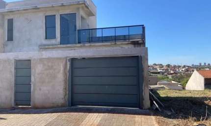 Casa de 3 Quartos, 3 Suítes, 2 Vagas, Portal de Versalhes 1, Londrina - PR