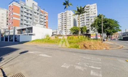 Terreno à venda na Rua Almirante Barroso, --, América, Joinville por R$ 735.000
