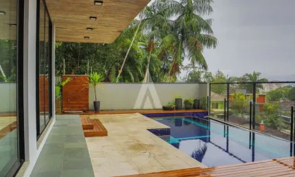 Casa com 4 quartos à venda na Rua Casemiro Silveira, --, América, Joinville, 671 m2 por R$ 3.900.000
