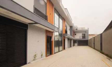 Casa com 3 quartos à venda na Rua Pio XII, --, Bom Retiro, Joinville, 156 m2 por R$ 799.000