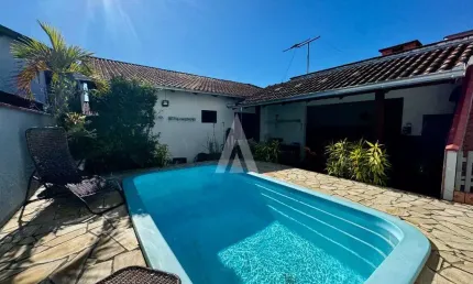 Casa com 3 quartos à venda na Rua Rio Doce, --, Guanabara, Joinville, 228 m2 por R$ 800.000