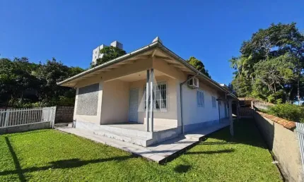 Casa com 3 quartos à venda na Rua Augusto Kluver, --, Floresta, Joinville, 103 m2 por R$ 890.000