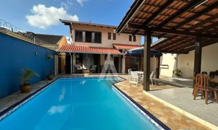 Casa com 3 quartos à venda na Rua Assis Brasil, --, Saguaçu, Joinville, 202 m2 por R$ 1.950.000