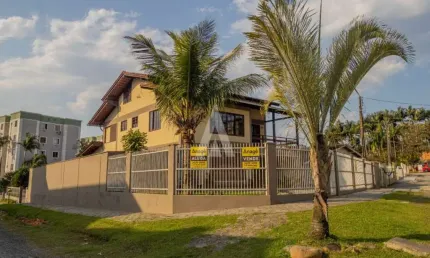 Casa com 4 quartos à venda na Alfredo Rusins, --, Boehmerwald, Joinville, 371 m2 por R$ 990.000