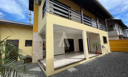 Casa com 4 quartos à venda na Rua Frontin, --, Iririú, Joinville, 197 m2 por R$ 950.000