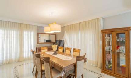 Casa com 3 quartos à venda na Rua Eça de Queiros, --, Saguaçu, Joinville, 275 m2 por R$ 1.400.000