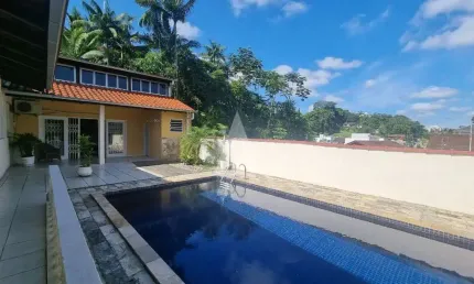 Casa com 4 quartos à venda na Rua Quinze de Novembro, --, América, Joinville, 263 m2 por R$ 950.000