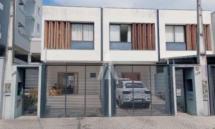 Casa com 3 quartos à venda na Rua Félix Heinzelmann, --, Santo Antônio, Joinville, 125 m2 por R$ 650.000