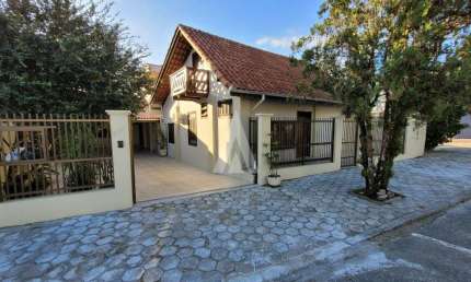 Casa com 3 quartos à venda na Rua Castro Alves, --, Saguaçu, Joinville, 223 m2 por R$ 800.000