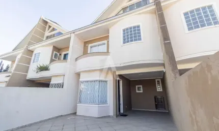 Casa com 3 quartos à venda na Rua Santa Maria, --, Floresta, Joinville, 165 m2 por R$ 680.000