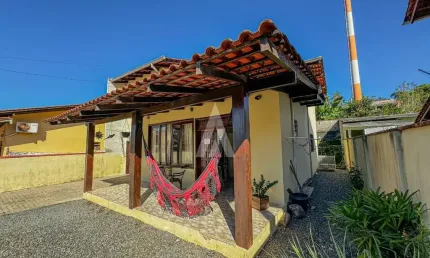 Casa com 3 quartos à venda na Rua Girassol, --, Santa Catarina, Joinville, 221 m2 por R$ 685.000