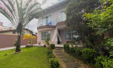 Casa com 4 quartos à venda na Rua Waldemar Kruger, --, Floresta, Joinville, 293 m2 por R$ 1.200.000