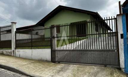 Casa com 4 quartos à venda na Mario Arins Caldeira, --, Floresta, Joinville, 232 m2 por R$ 700.000