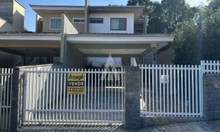 Casa com 3 quartos à venda na Rua Abraão Lincoln, --, Bom Retiro, Joinville, 138 m2 por R$ 750.000