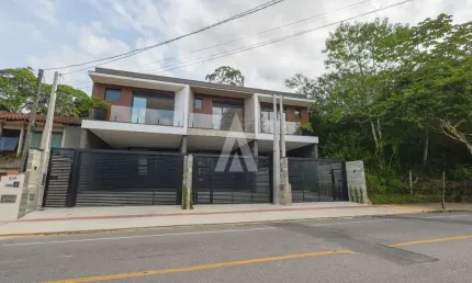 Casa com 3 quartos à venda na Rua Paraíba, --, Anita Garibaldi, Joinville, 205 m2 por R$ 1.490.000