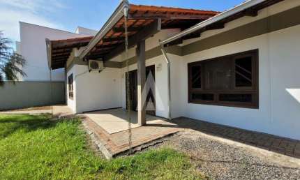 Casa com 3 quartos à venda na Rua Itajubá, --, Bom Retiro, Joinville, 141 m2 por R$ 880.000