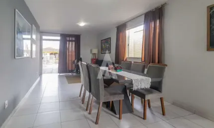 Casa com 3 quartos à venda na Rua Luiz Carlos Schroeder, --, Costa e Silva, Joinville, 211 m2 por R$ 1.040.000