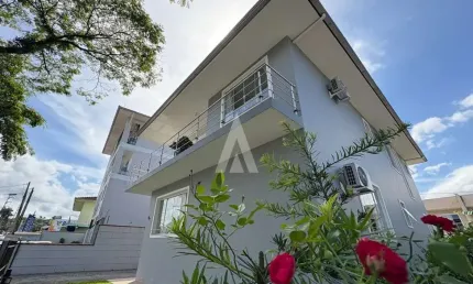 Casa com 3 quartos à venda na Rua Prefeito Helmuth Fallgatter, --, Boa Vista, Joinville, 211 m2 por R$ 1.000.000