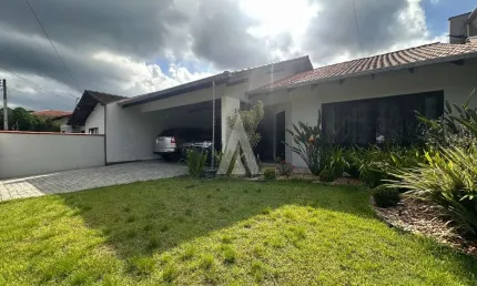 Casa com 3 quartos à venda na Rua Vereador Guilherme Zuege, --, Pirabeiraba, Joinville, 210 m2 por R$ 1.100.000