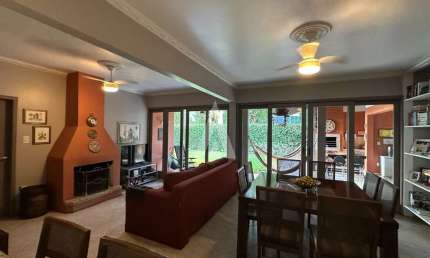 Casa com 3 quartos à venda na Rua Camboriú, --, Glória, Joinville, 214 m2 por R$ 2.500.000