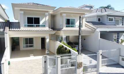 Casa com 3 quartos à venda na Rua Olaria, --, Floresta, Joinville, 153 m2 por R$ 865.000