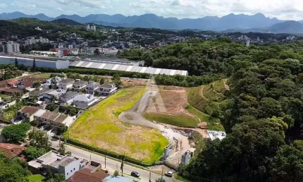 Terreno em condomínio fechado à venda na Rua Alceu Koehntopp, --, América, Joinville por R$ 1.126.597