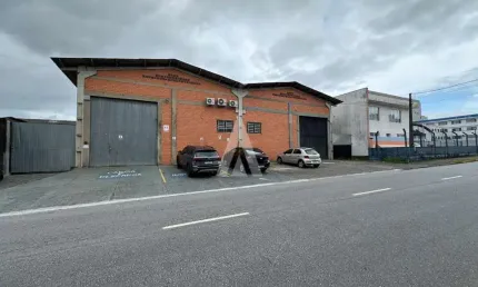 Barracão / Galpão / Depósito à venda na Turibio Soares Pereira, --, Iririú, Joinville, 682 m2 por R$ 2.600.000