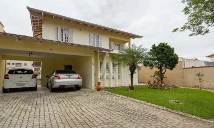Casa com 3 quartos à venda na Rua Guia Lopes, --, Santo Antônio, Joinville, 370 m2 por R$ 1.600.000