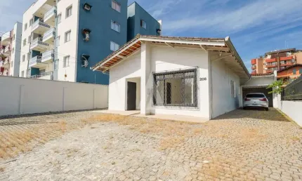Casa com 2 quartos à venda na Rua Padre Antônio Vieira, --, América, Joinville, 230 m2 por R$ 950.000