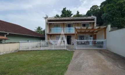 Casa com 3 quartos à venda na Henrique Fissmer, --, Santo Antônio, Joinville, 154 m2 por R$ 800.000