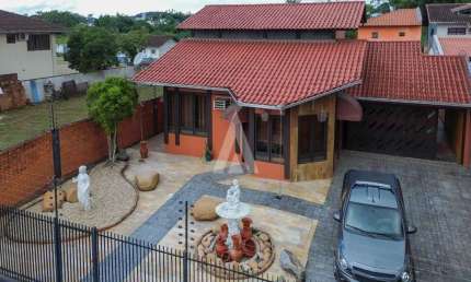 Casa com 4 quartos à venda na Rua Calisto Zattar, --, Bucarein, Joinville, 285 m2 por R$ 1.350.000