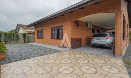 Casa com 4 quartos à venda na Otto Albano Ganzemuller, --, Vila Nova, Joinville, 216 m2 por R$ 690.000