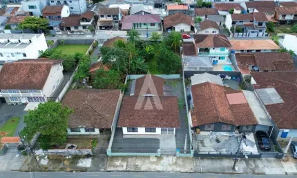 Casa com 4 quartos à venda na Rua Senador Rodrigo Lobo, --, Iririú, Joinville, 94 m2 por R$ 1.190.000