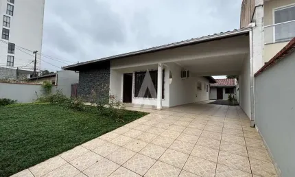 Casa com 4 quartos à venda na Edgar Klein., --, Costa e Silva, Joinville, 232 m2 por R$ 800.000