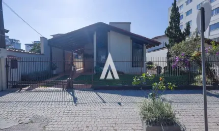 Casa com 3 quartos à venda na Rua Padre Kolb, --, Bucarein, Joinville, 177 m2 por R$ 780.000