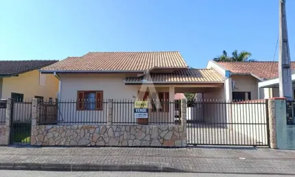 Casa com 3 quartos à venda na Osvaldo Galiza, --, Espinheiros, Joinville, 179 m2 por R$ 790.000
