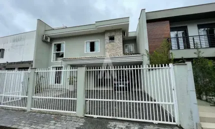 Casa com 4 quartos à venda na rua alfredo dietrich, --, américa, joinville, 190 m2 por r$ 1.300.000