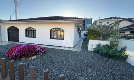 Casa com 3 quartos à venda na rua rocha pombo, --, iririú, joinville, 157 m2 por r$ 790.000