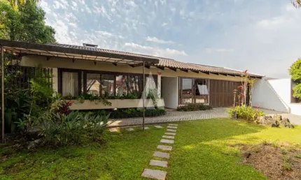 Casa com 4 quartos à venda na Rua Jaraguá, --, América, Joinville, 315 m2 por R$ 3.300.000