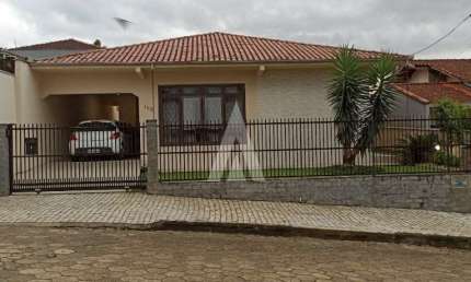 Casa com 3 quartos à venda na Rua Zózimo de Oliveira, --, Guanabara, Joinville, 190 m2 por R$ 780.000