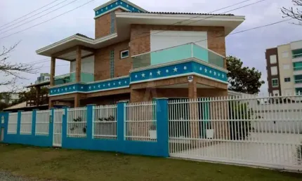 Casa com 3 quartos à venda na Travessa Siri, --, Itacolomi, Balneário Piçarras, 208 m2 por R$ 2.500.000