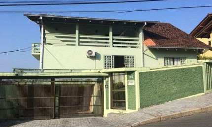 Casa com 4 quartos à venda na Rua Tercílio Marchetti, --, Floresta, Joinville, 336 m2 por R$ 995.000