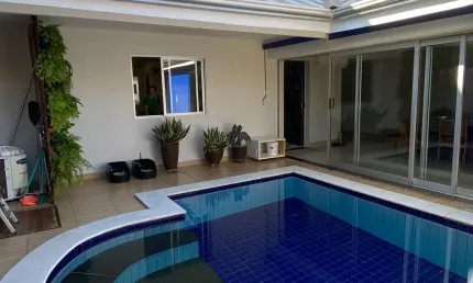 Lindo sobrado à venda com 3 suítes no condomínio residencial flores do cerrado