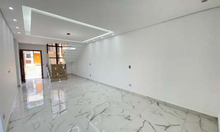 Sobrado triplex 4 quartos (uma suite) em condominio no Umbará