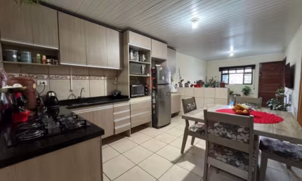 Linda casa com 2 quartos para locacao em condominio fechado na Fazenda Rio Grande perto da Havan