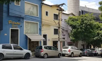 Casa comercial a venda em Pinheiros com 120m² e 1 vaga de garagem. A 50 metros da Estação Sumaré.